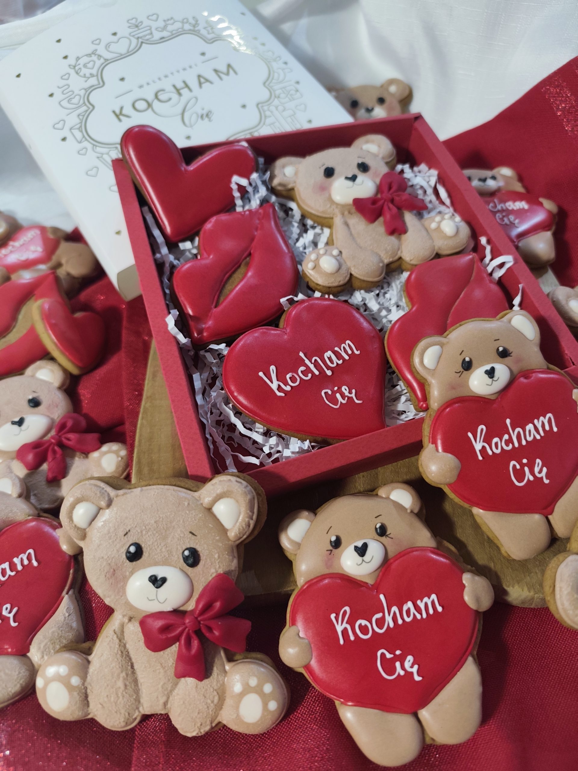 Miś walentynkowy z sercem - obrazek 2