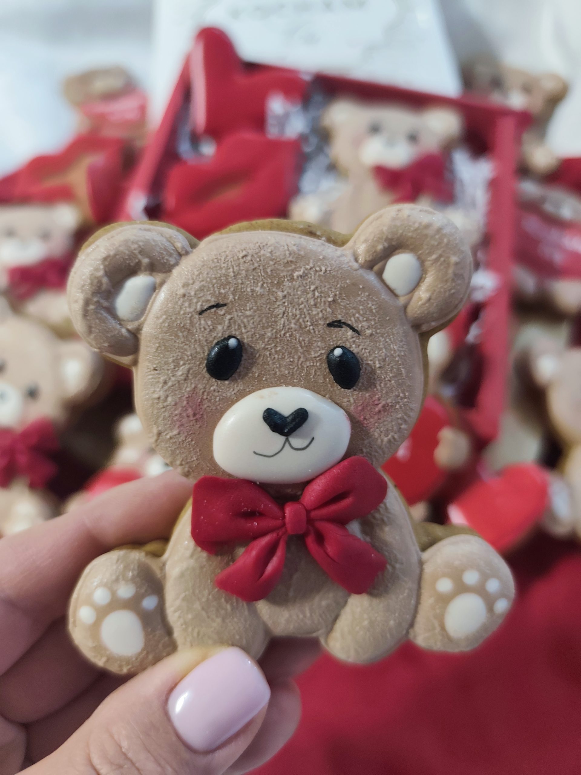 Miś walentynkowy z kokardą